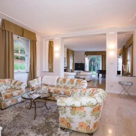 Sleeps 13 Pool Air Con Βίλα Μπαβένο