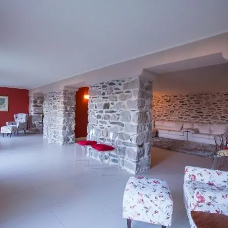 Βίλα Sleeps 13 Pool Air Con Μπαβένο